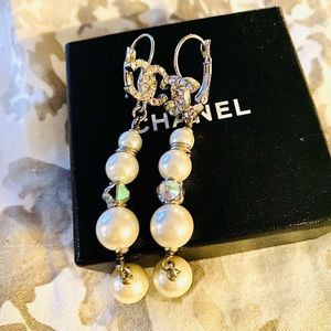 Chanel CC drop earrings faux Pearl, iridescent crystal